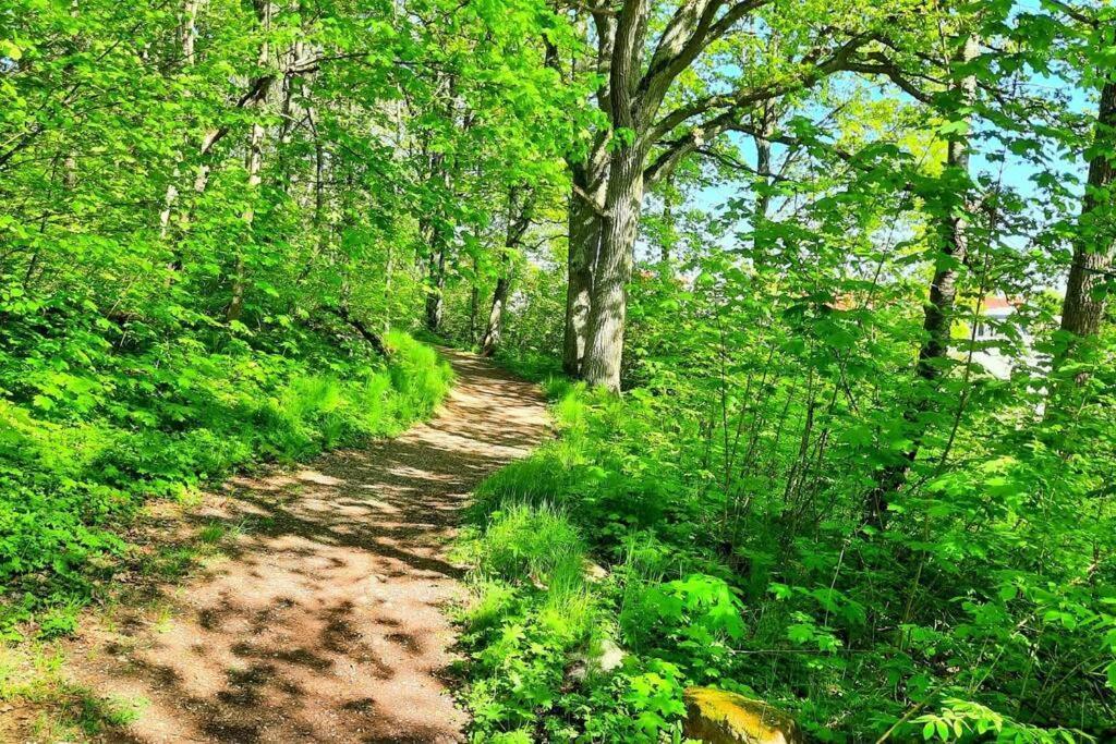 Boende - Stuga Nara Naturen, 3 Km Fran Motala Centrum Av Privat Vard Extérieur photo